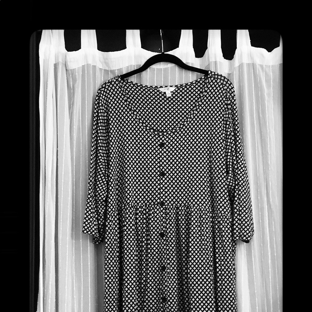Black & White like new tunic top